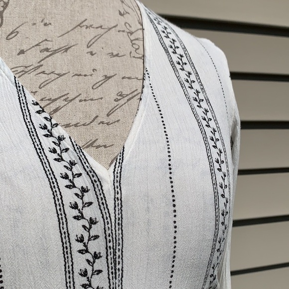 Amercan EAGLE OUTFITTERS Tie Front Top - Picture 7 of 14